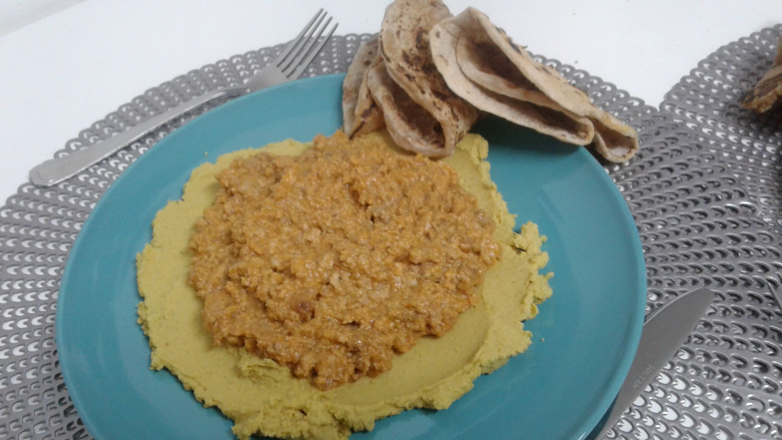 חומוס בשר.jpg