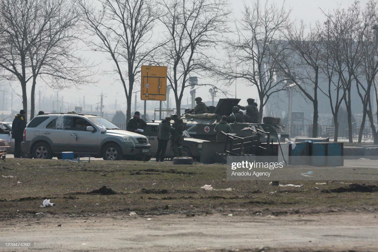 חיילים רוסים במריופול.jpg