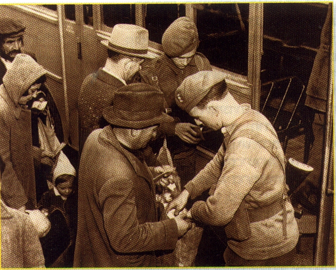 חיפוש של הבריטים באוטובוס נגד המחתרות.jpg