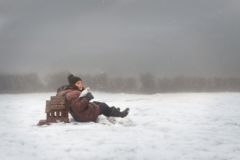 חני יושבת שלג3מ.jpg
