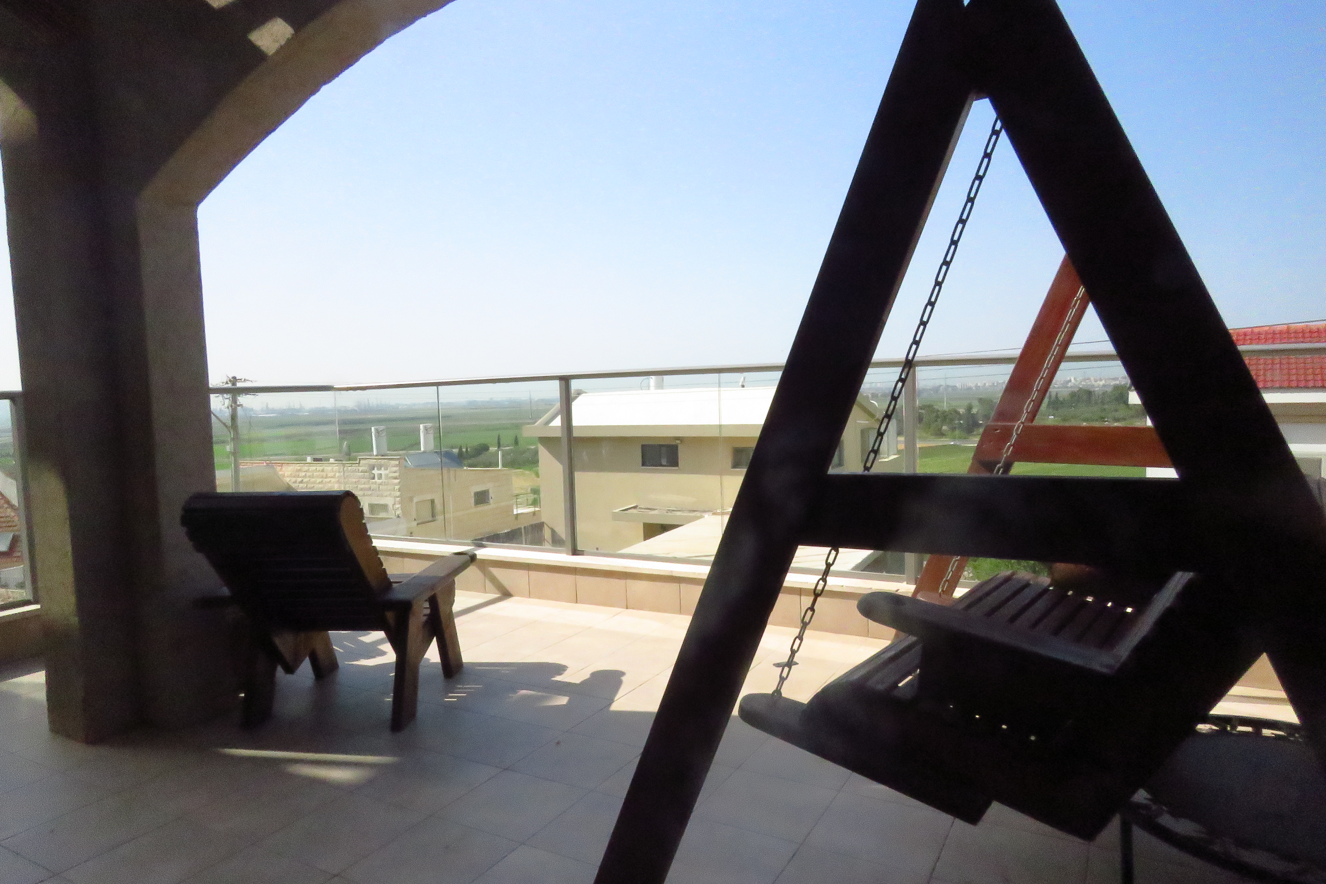 חצר קדמית (1).JPG