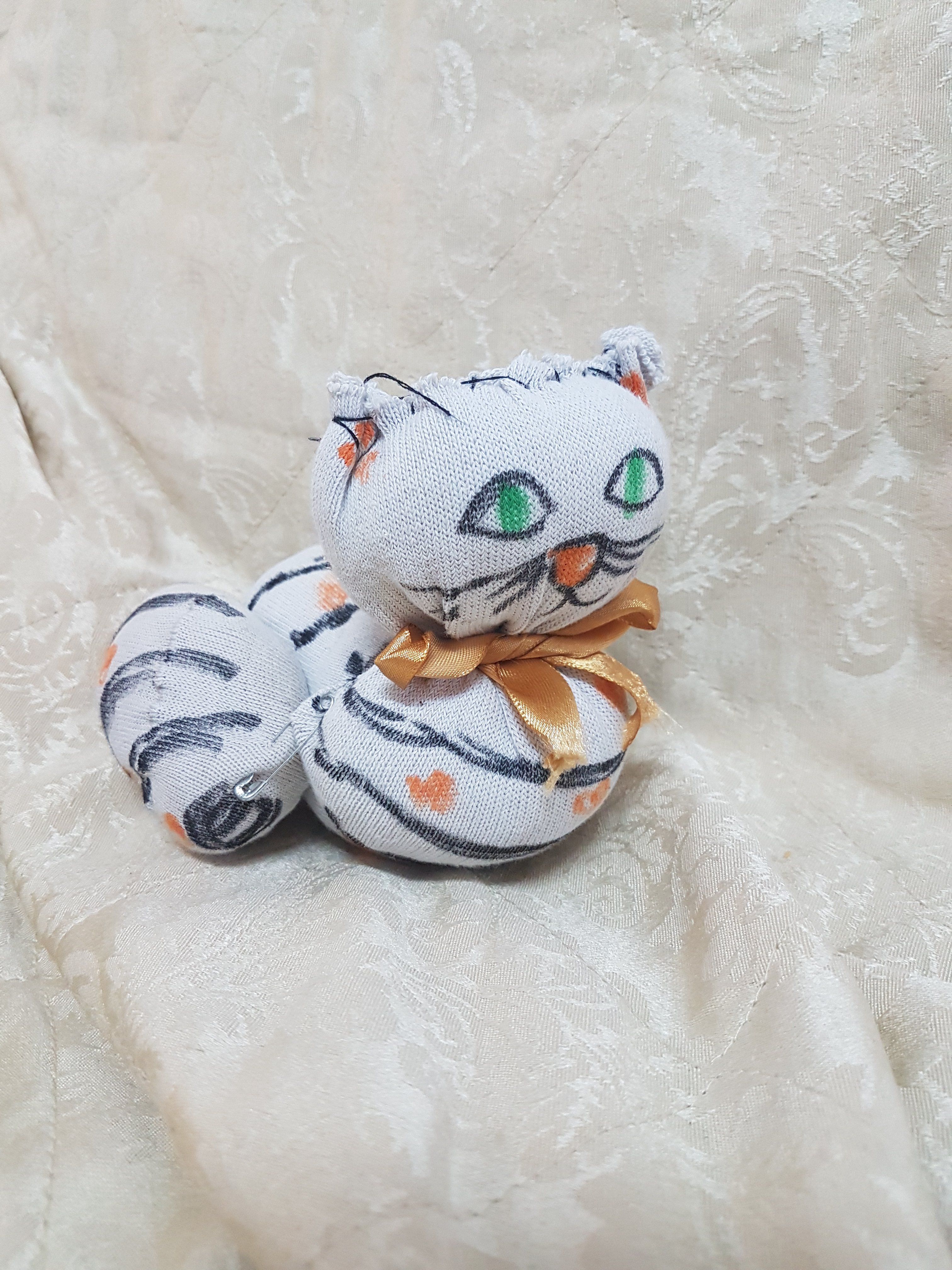 חתול מגרב.jpg