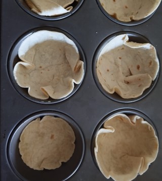 טורטיה וסלט (3) (Mobile).jpeg