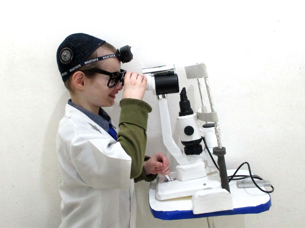 יוסי מהצד.jpg