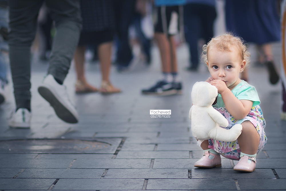 ילדונת בשוק.jpg