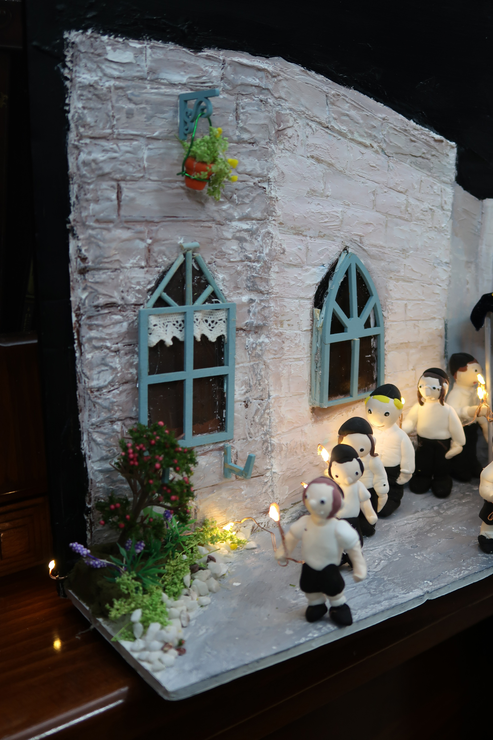 ילדים טור מהצד.jpg