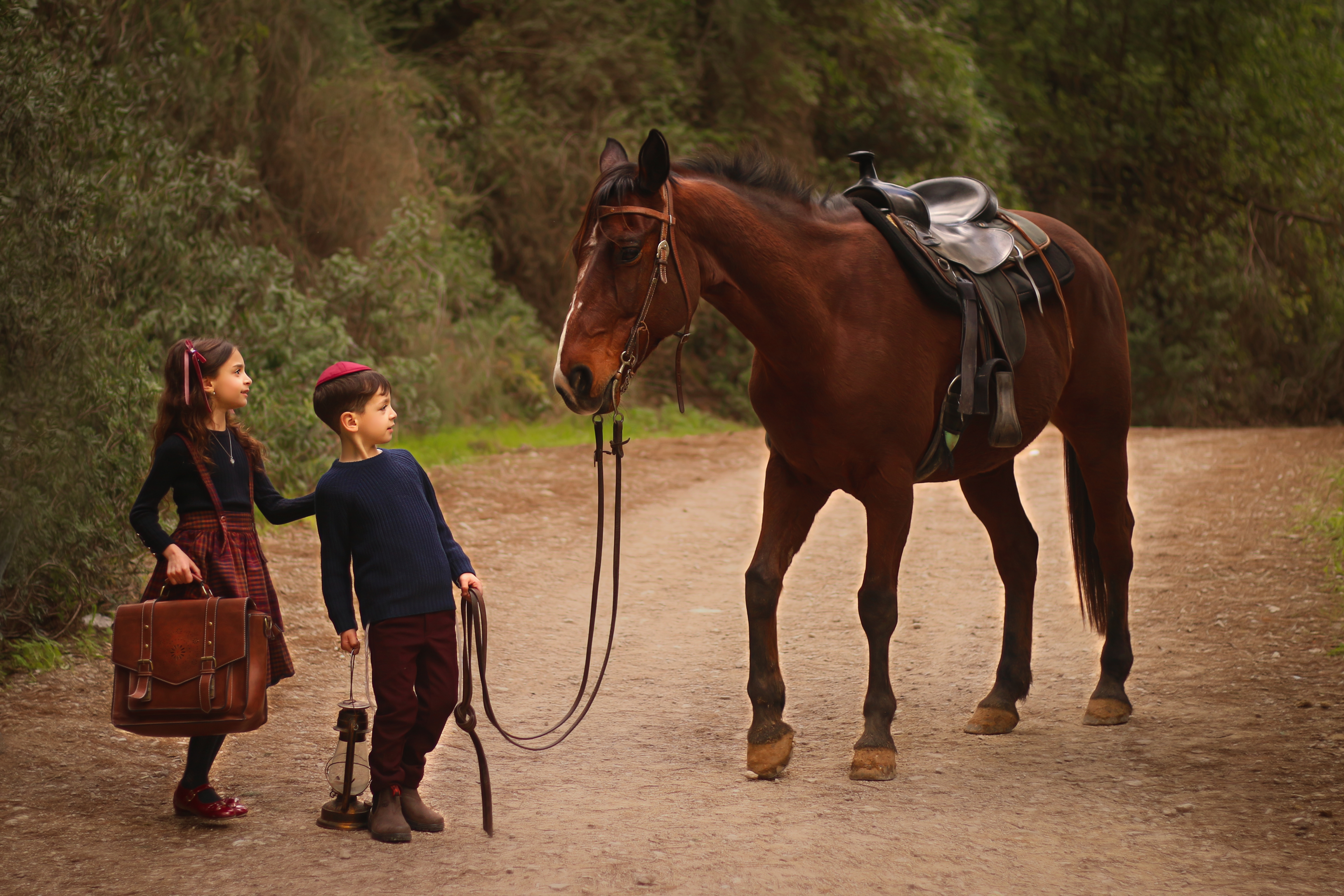 ילדים עם סוס2.jpg