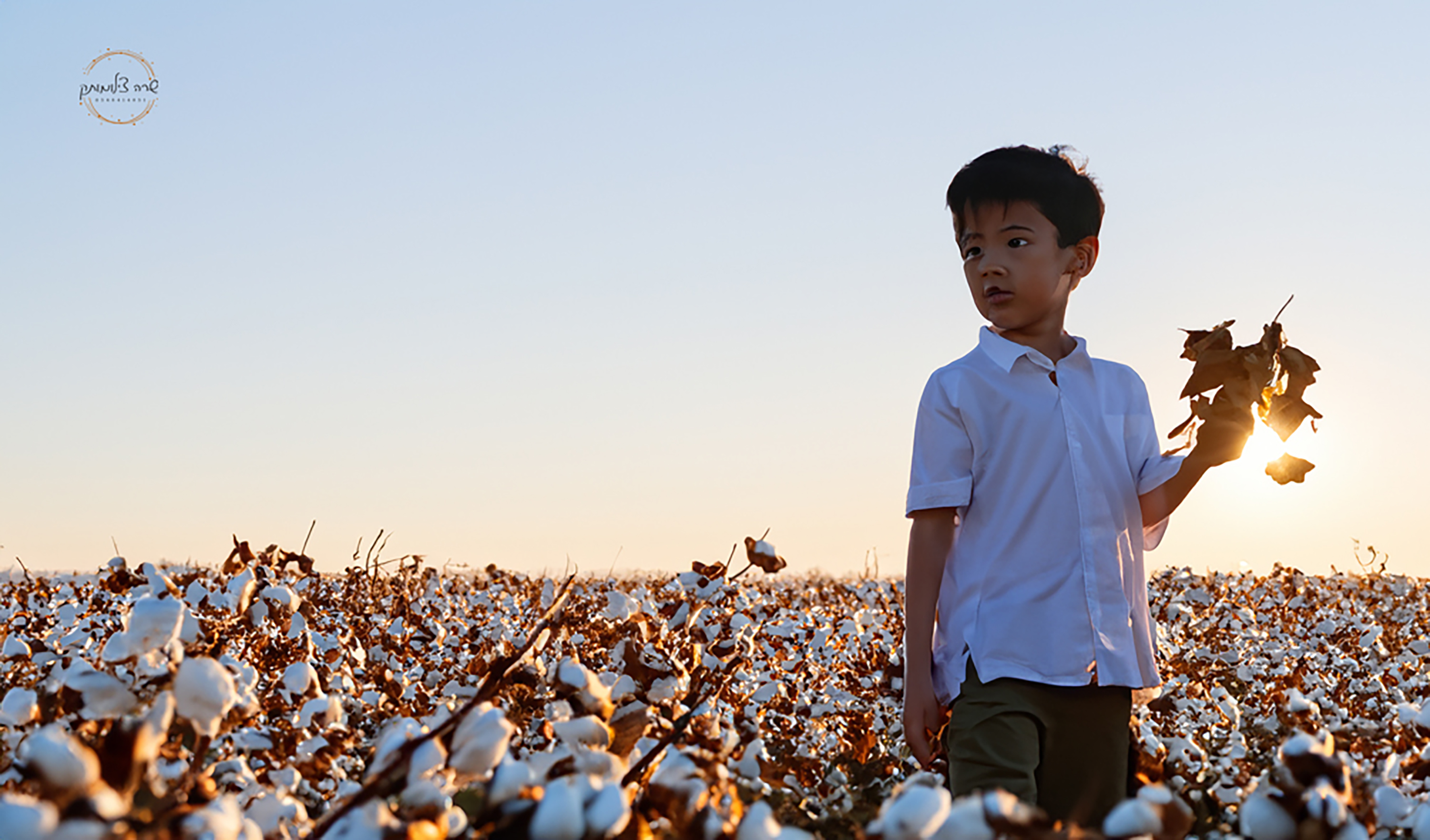 ילד בכותנה.jpg