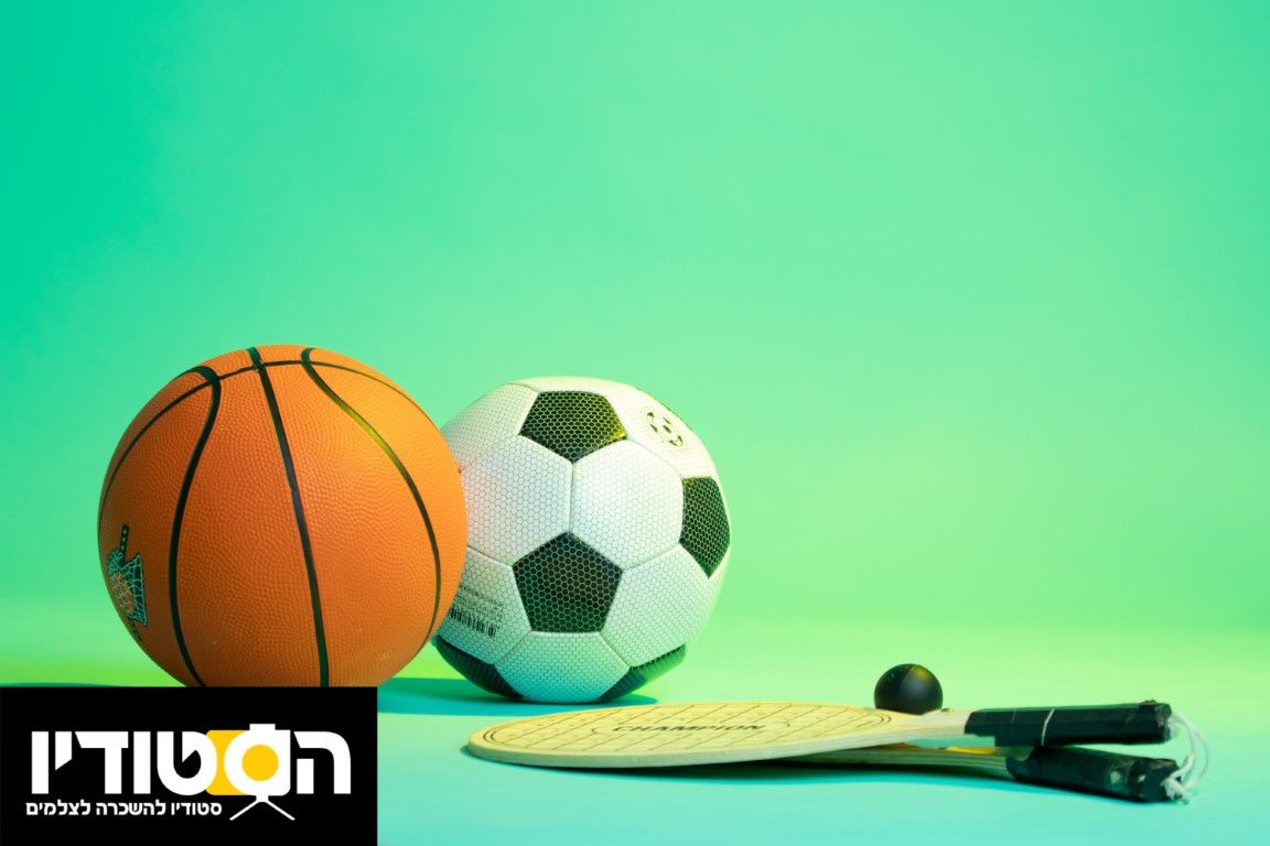 כדורים ומטקות (Medium).jpg