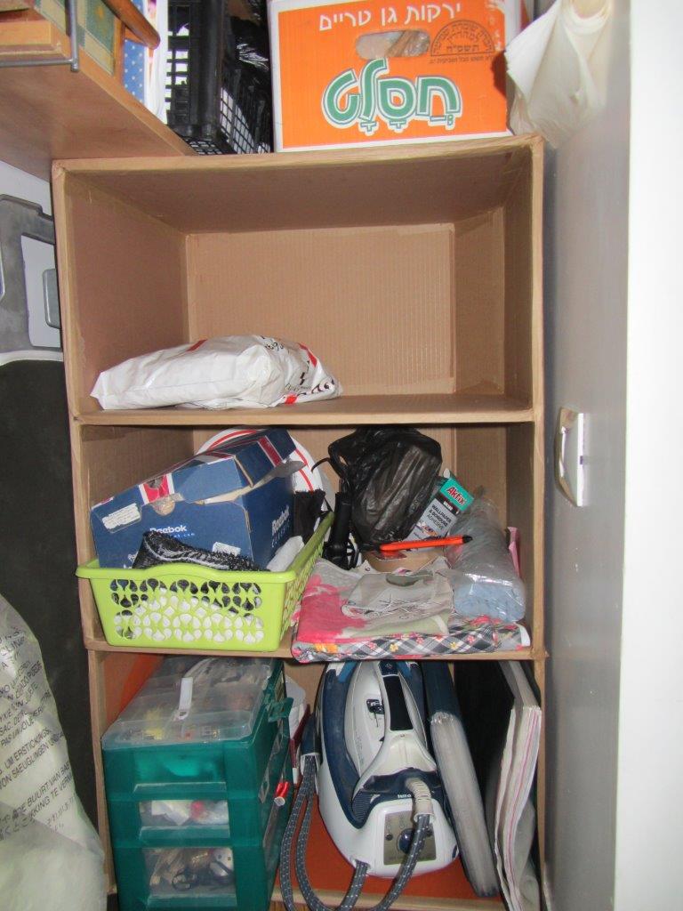 כוננית קרטון.jpg