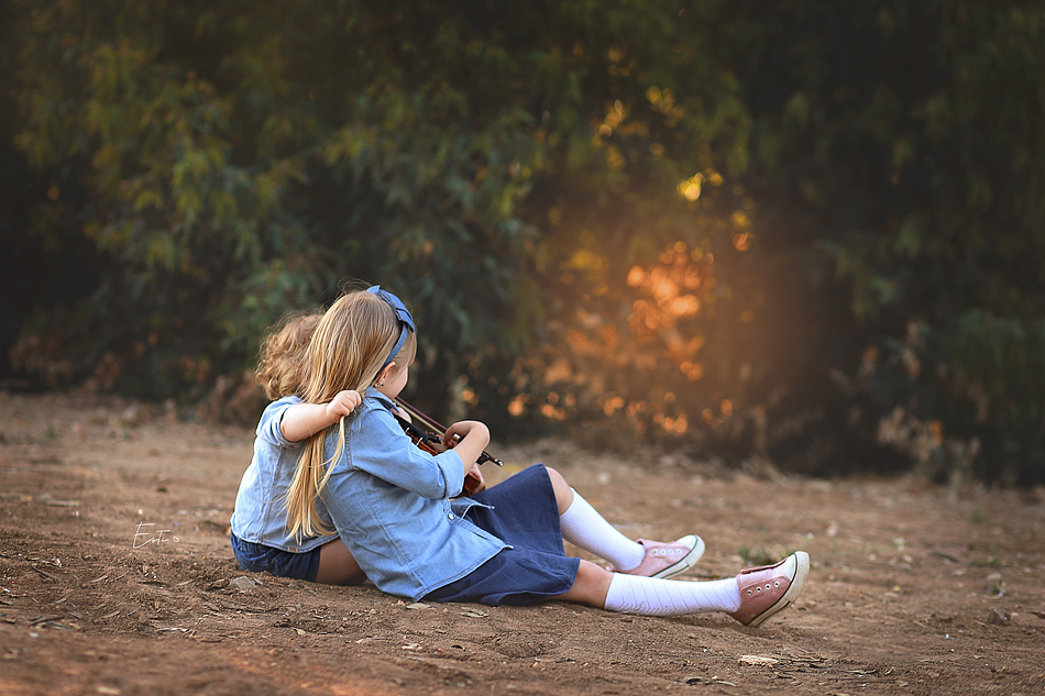 כינור שתיהן מ.jpg