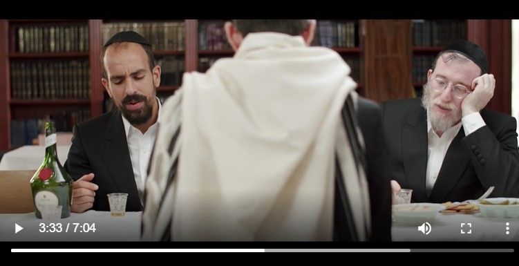 כי רגע באפו.jpg