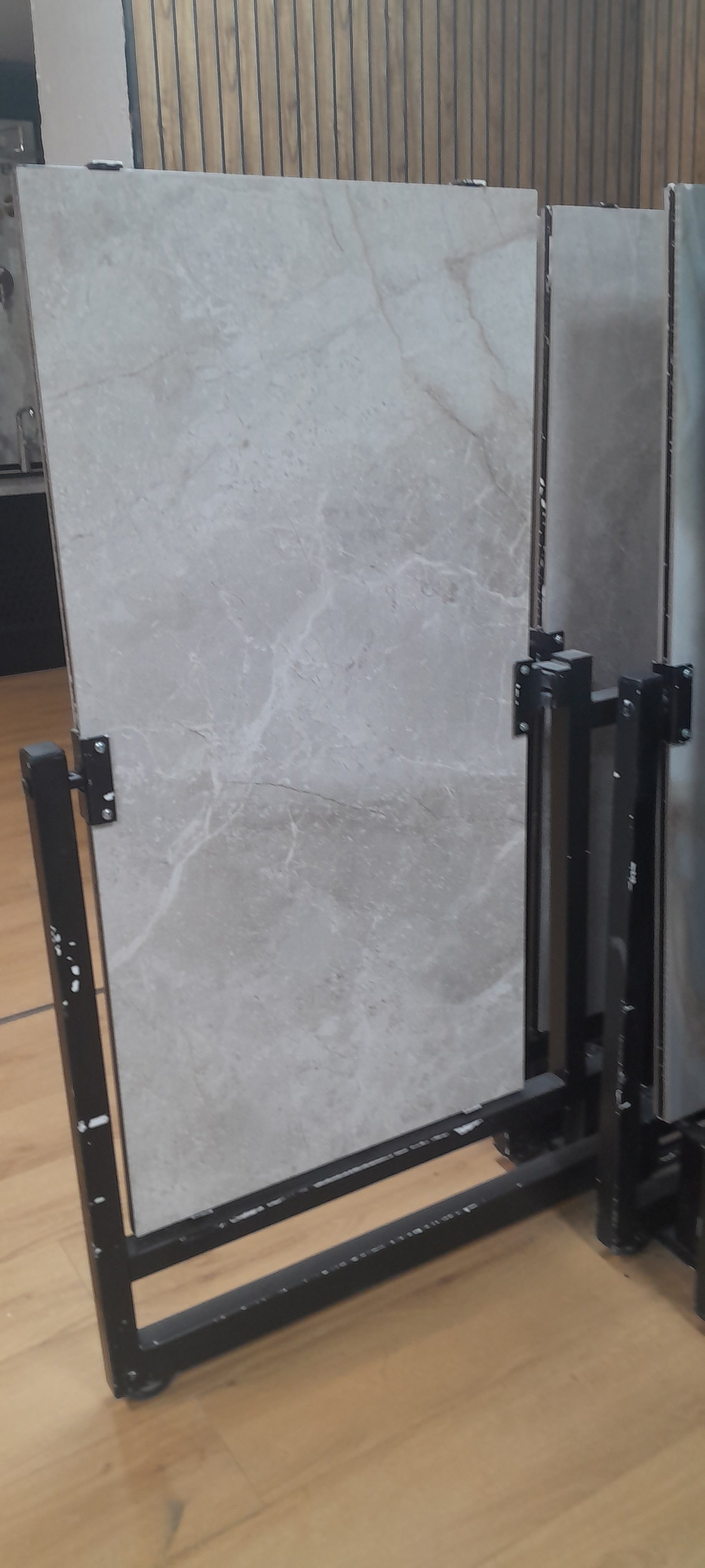 כללי - רומן גריי מט.jpg