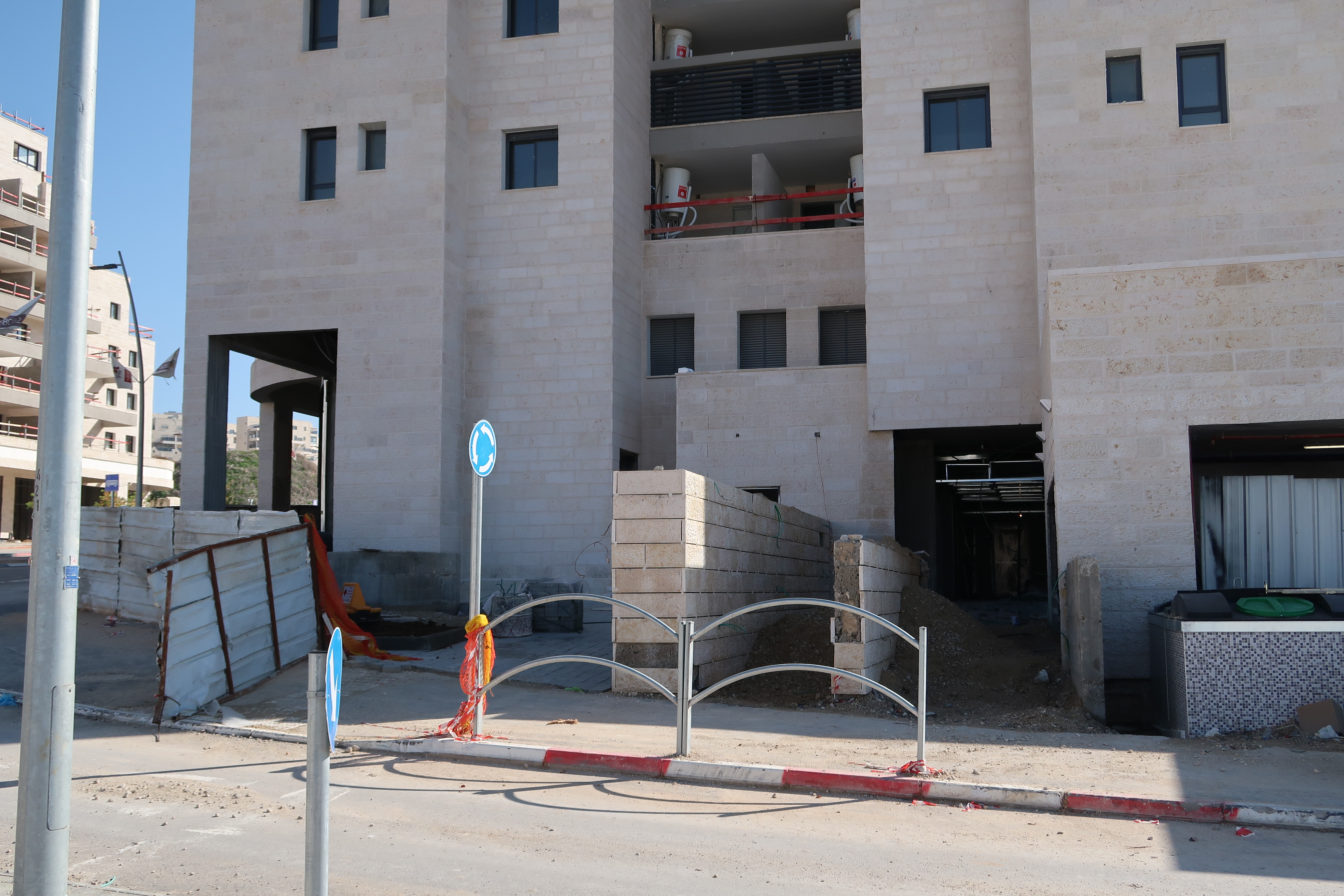 כניסה לבניין 9.JPG