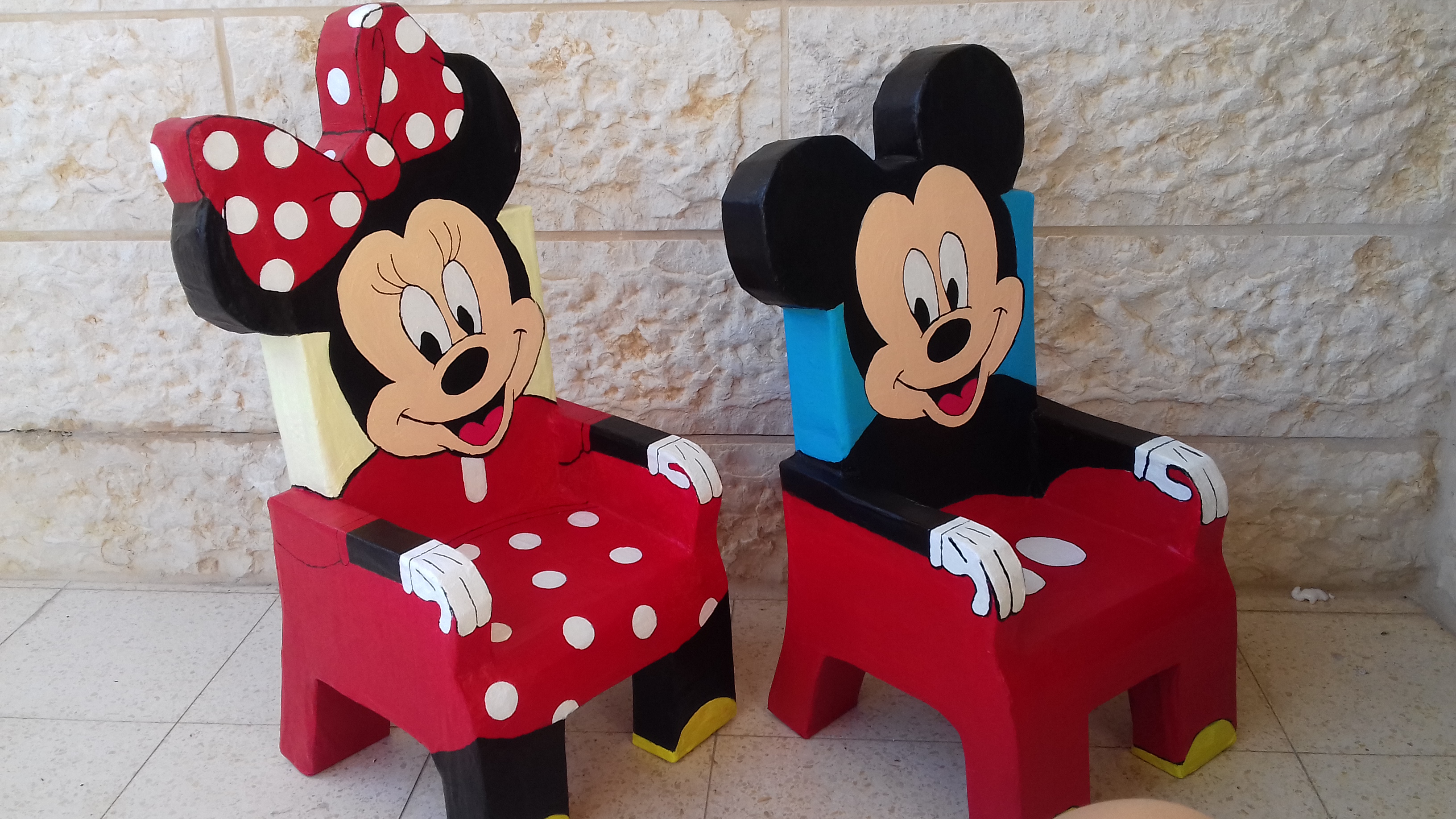 כסאות מקרטון (2) (1).jpg