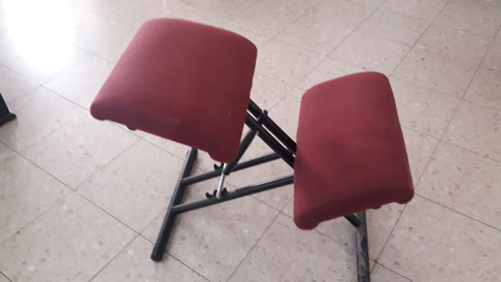 כסא אורטופדי לסופרים.jpeg