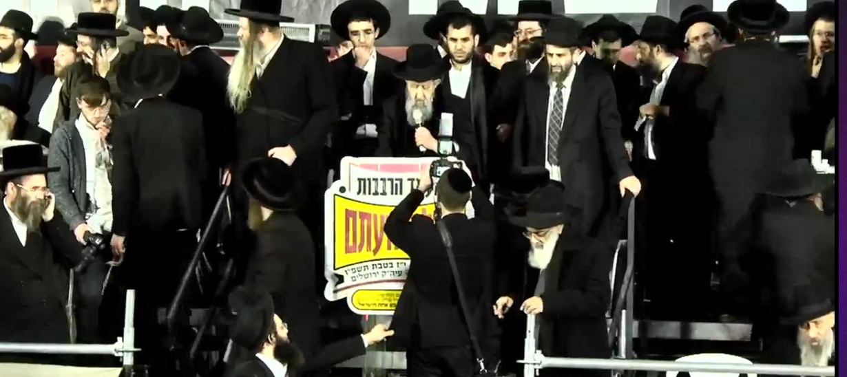 כעת בעצרת הרב מוצפי.png