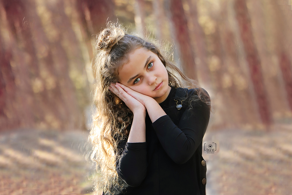 לוגונסיון חדששרי נשענת על ידימוקטןןים.jpg