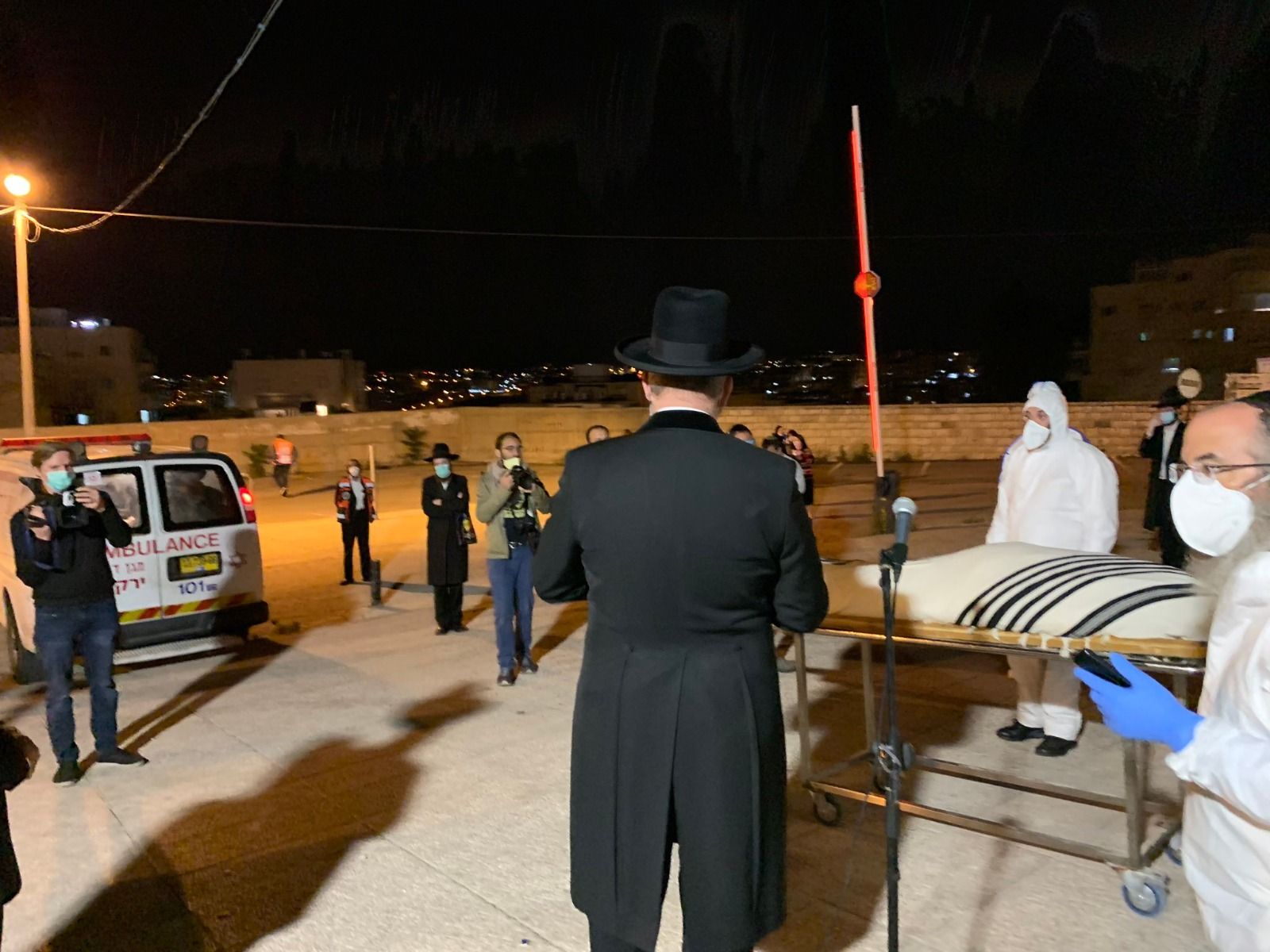 לווית הרב הבר.jpg