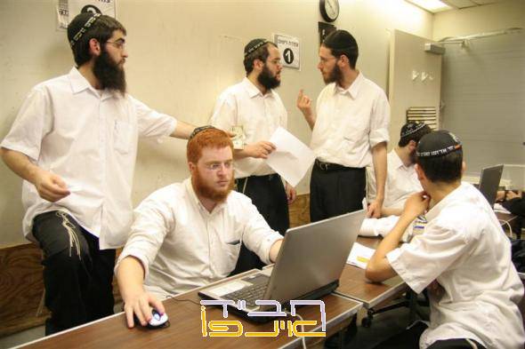 לומדים את הקודים חדר ההרשמה.jpg