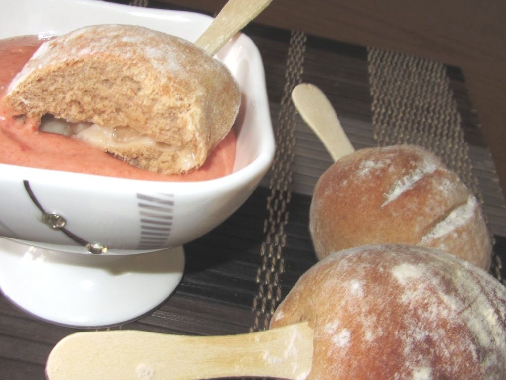 לחמניות ביס קמח מלא במלוי גבינה צהובה.jpg