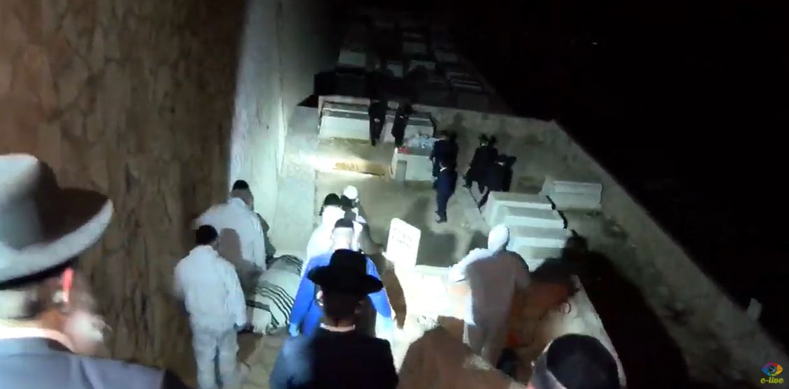 לפני הקבורה.jpg