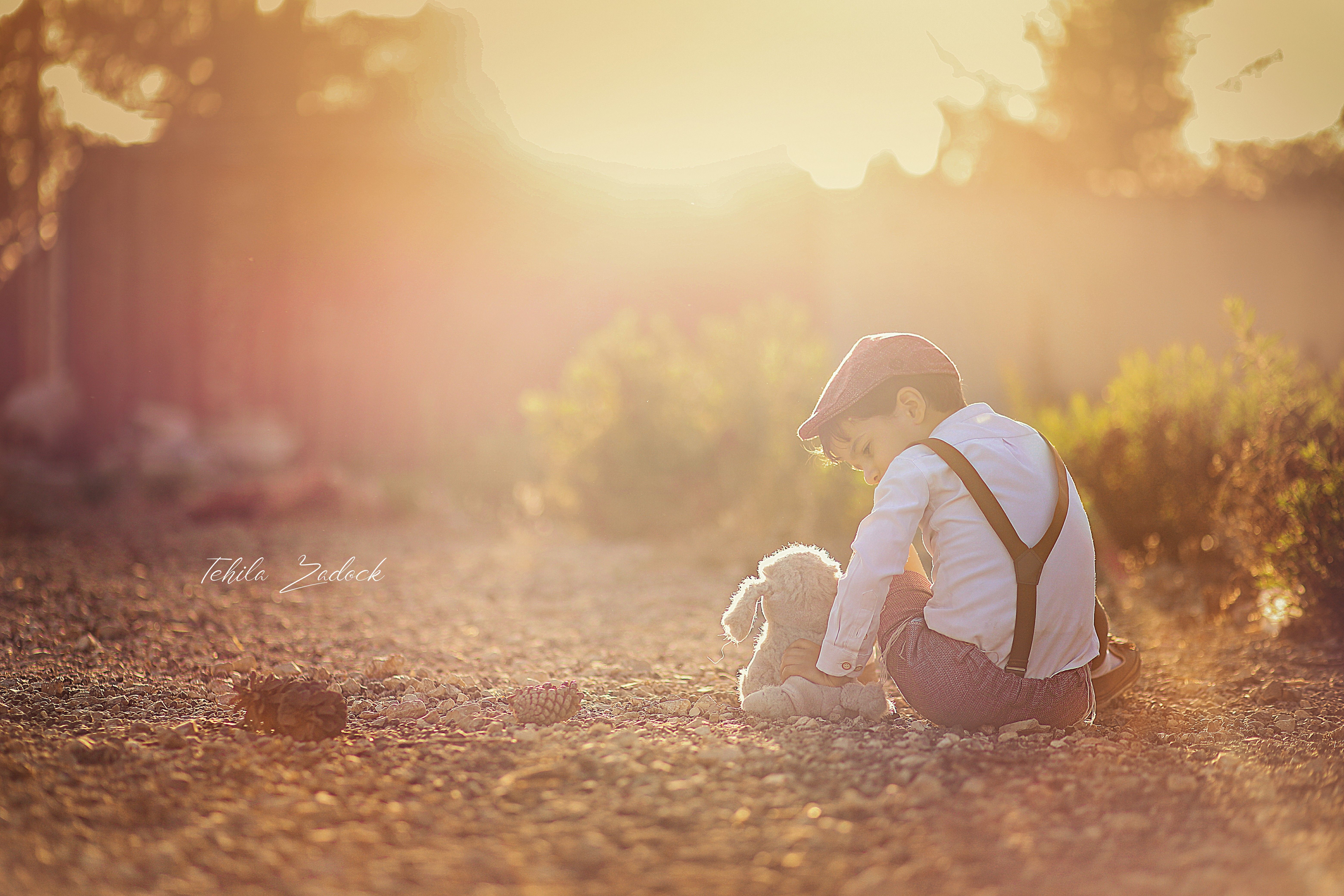 מאיר יושב עם דובי~1.jpg