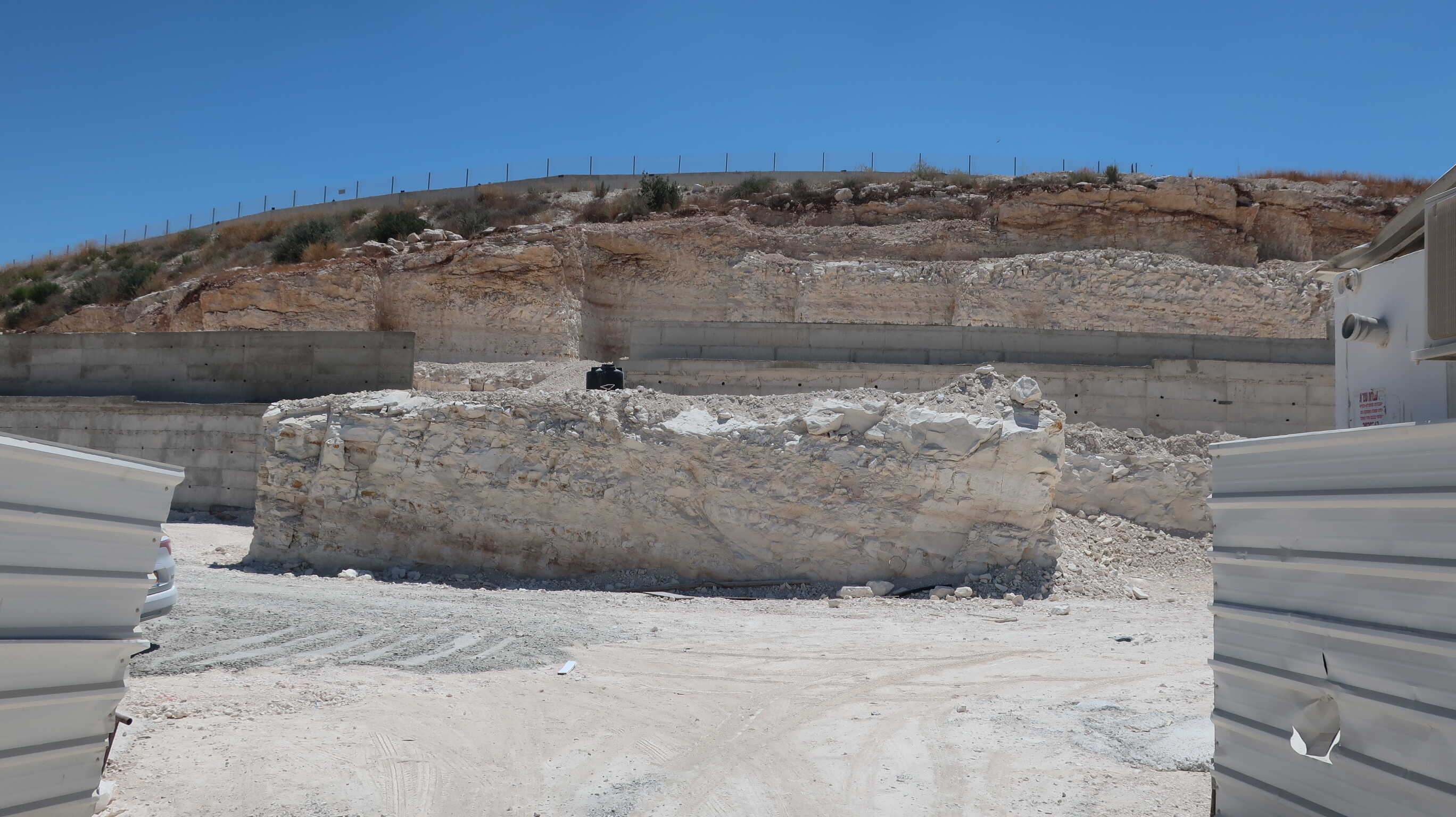 מגן מתחם 51085 (2).jpg