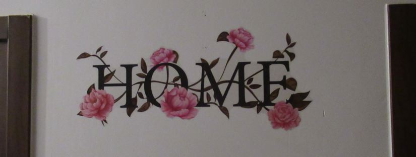 מדבקת קיר בית.JPG