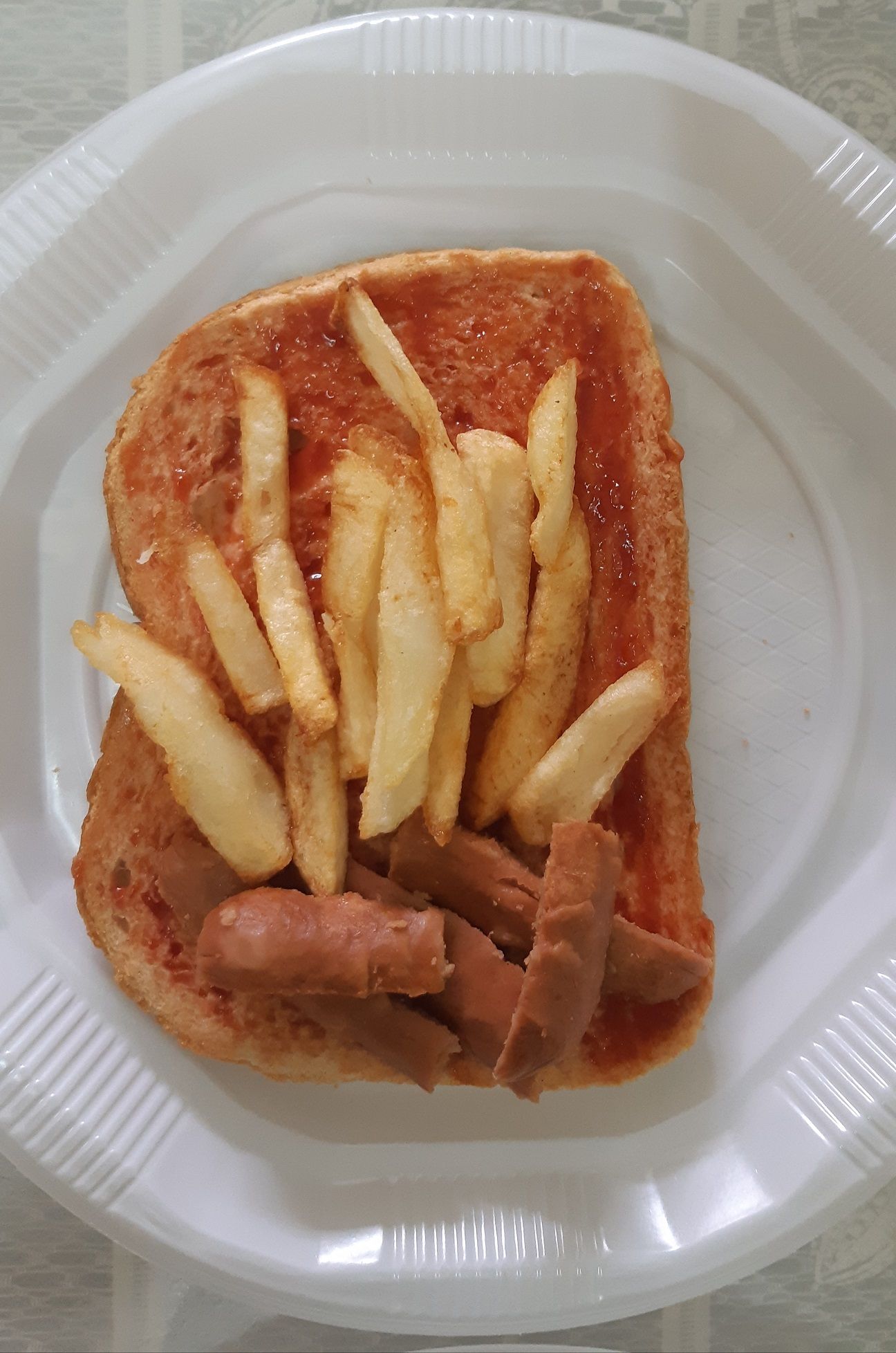 מדורה מציפס ונקניקיות.jpg