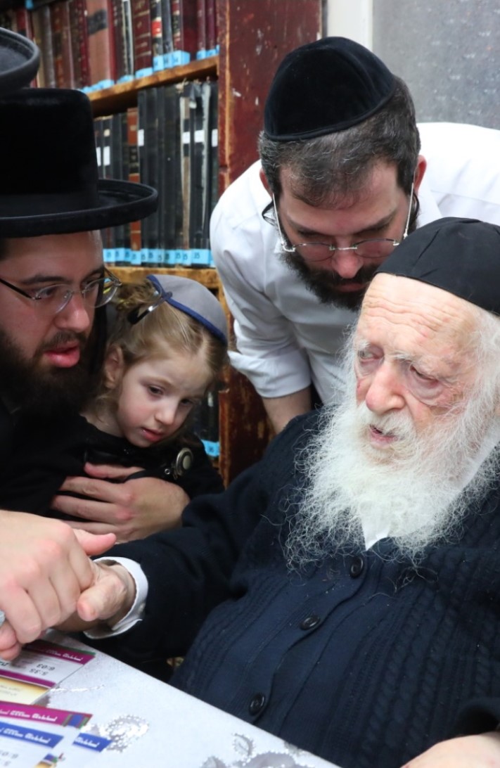 מוטי אצל ר' חיים - חשון תש''פ.jpg