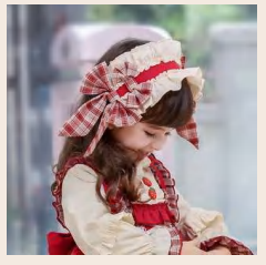 מוכרת תותים.png