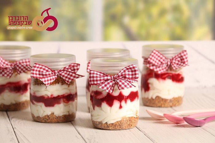 מוס גבינה וקרמבל שקדים.jpg