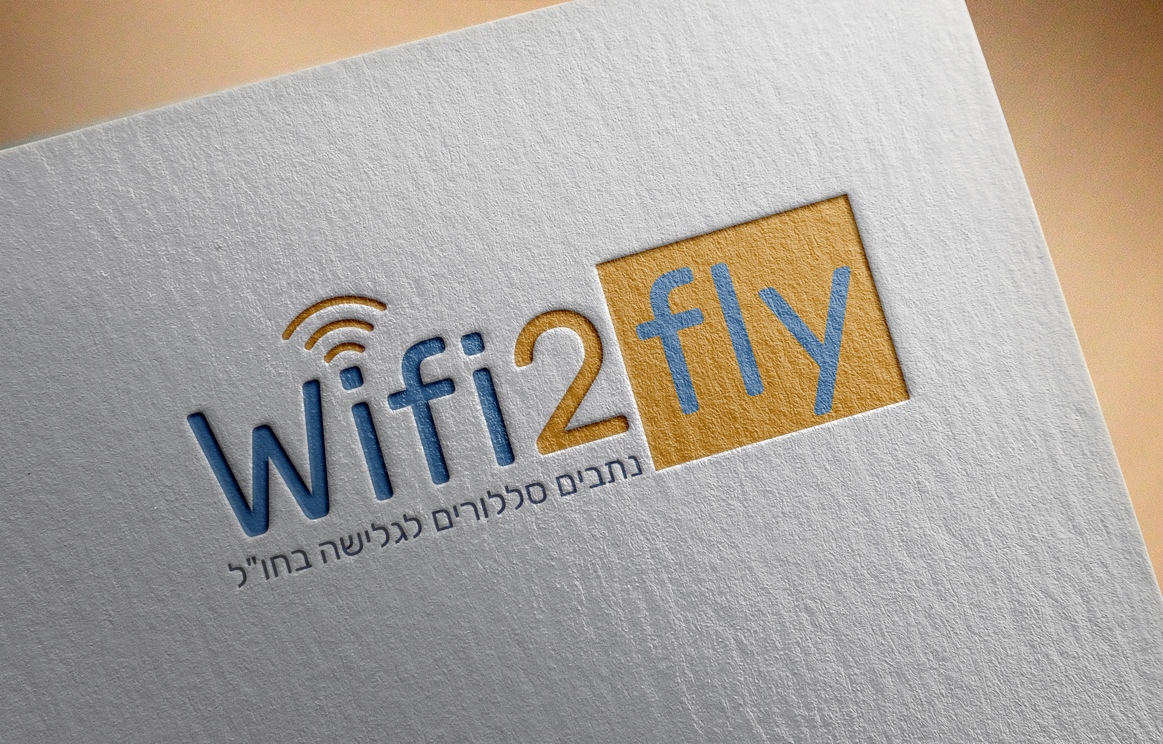 מוקאפ לוגו מוטבע צבעוני על כרטיס לבן.jpg