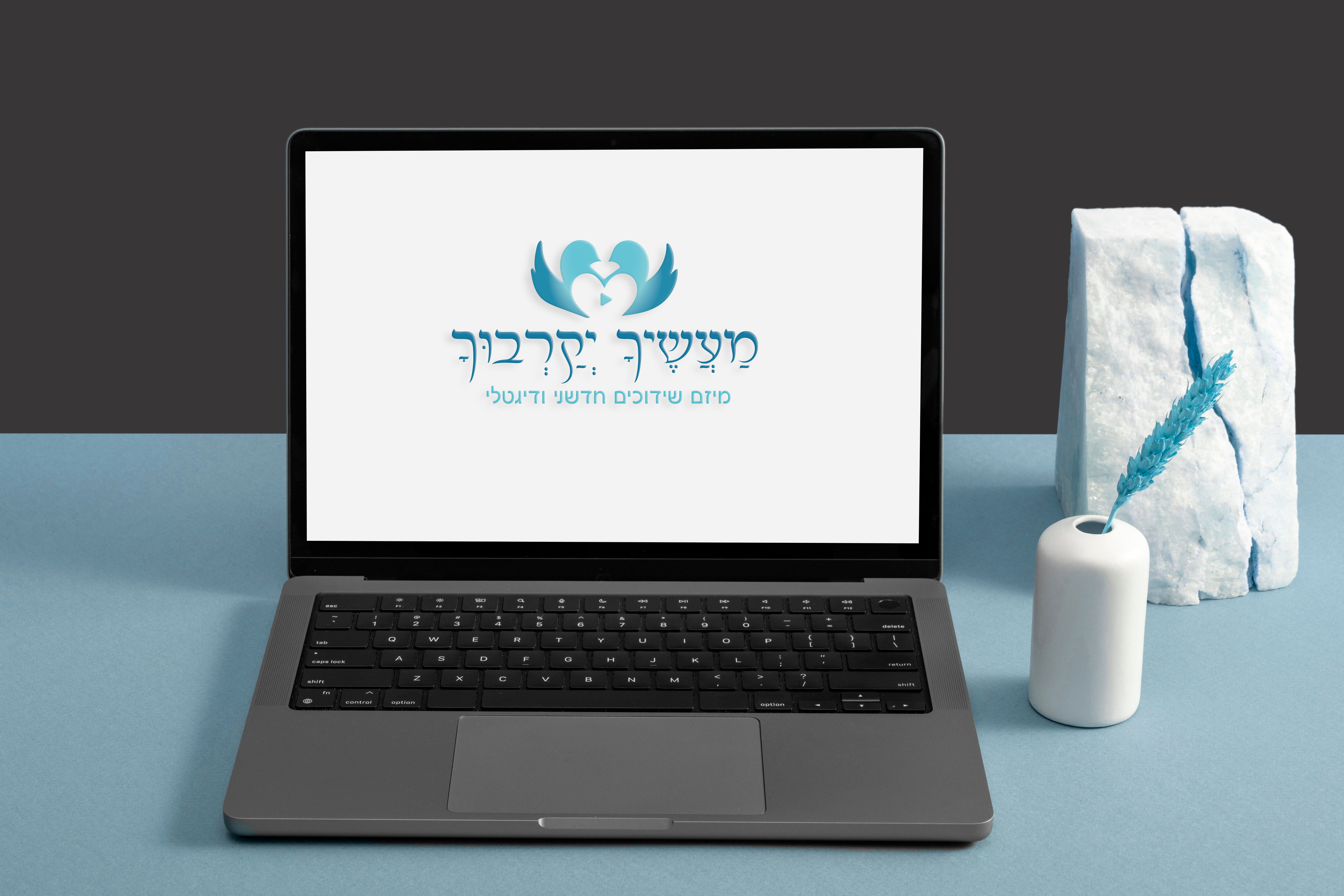 מוקאפ ללוגו.jpg