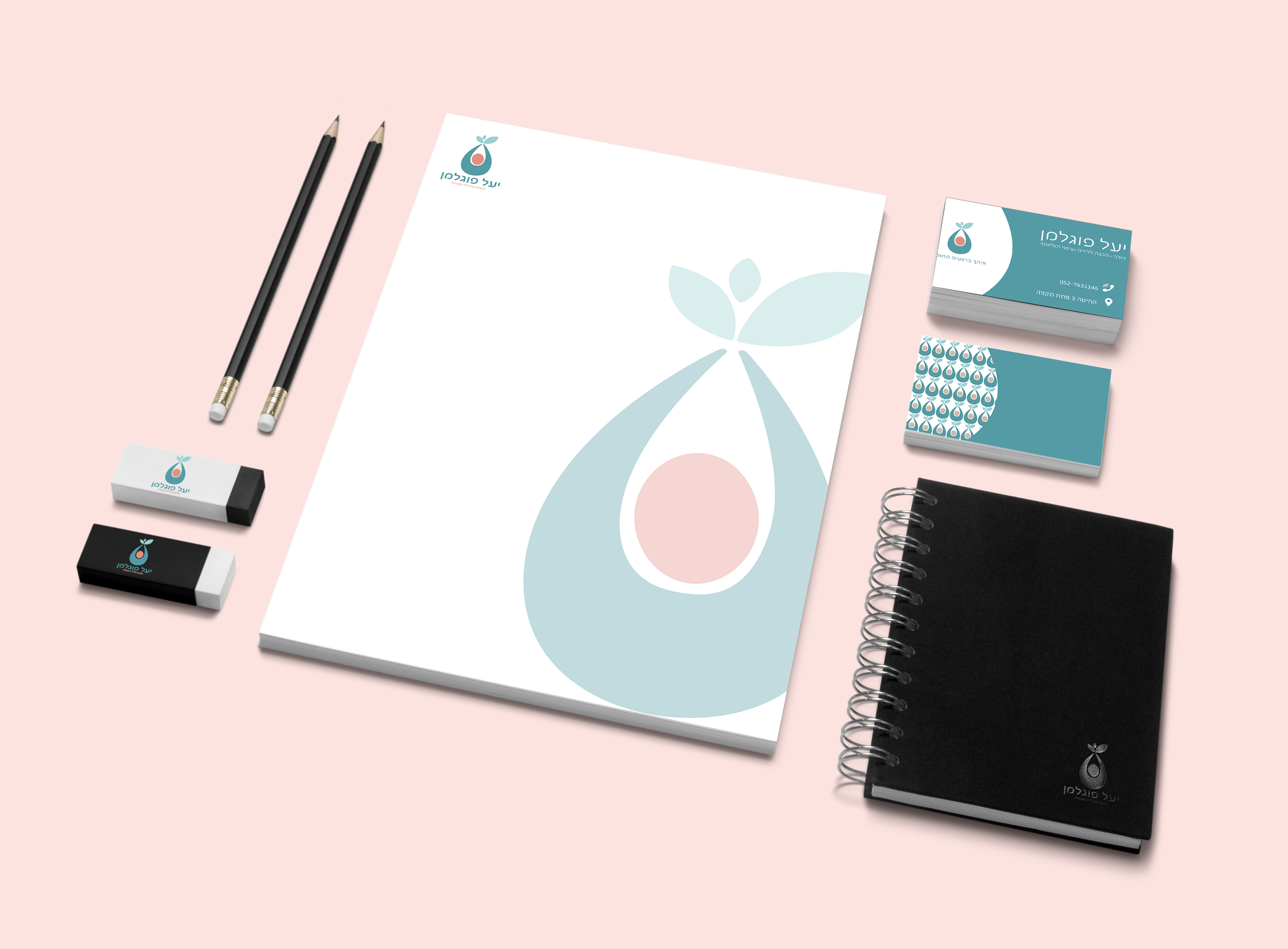 מוקאפ ניירת שחור לבן עם עפרונות ומחקים.png