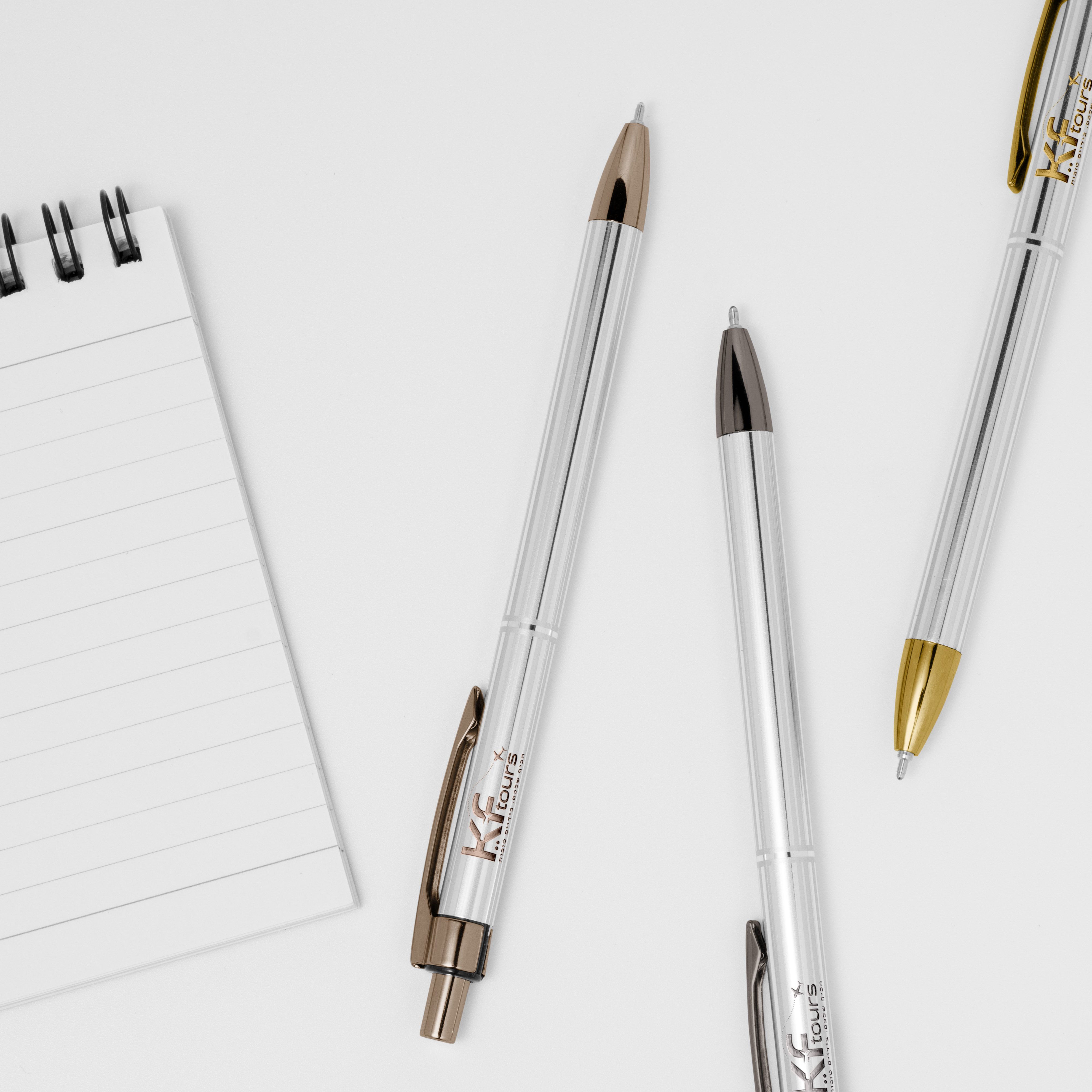 מוקאפ עטים.jpg