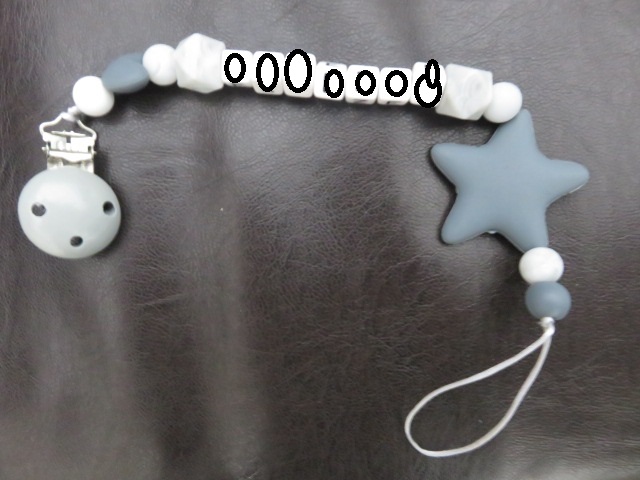 מחזיק מוצץ עם שם 2.jpg