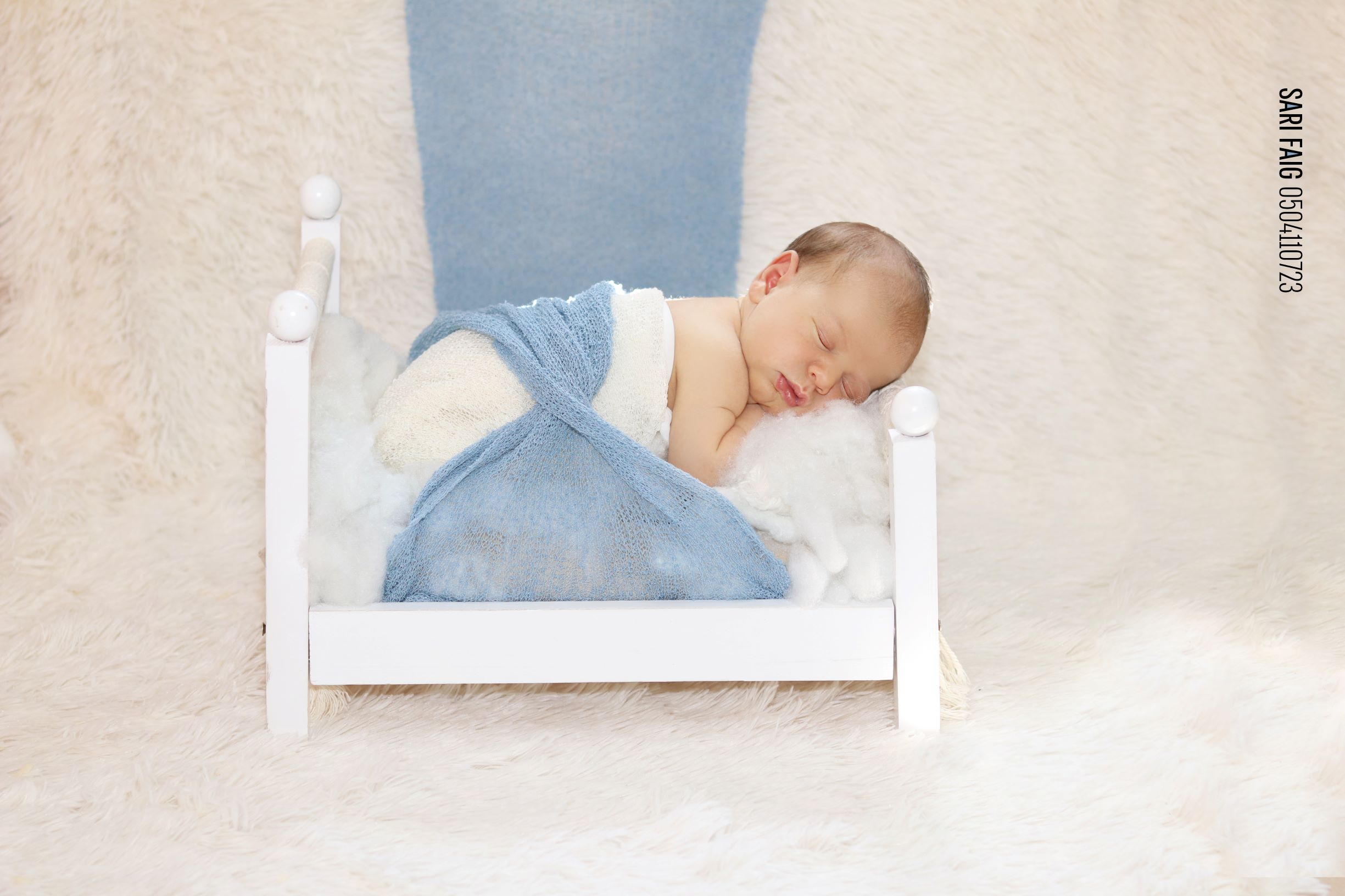 מיטה תכלת.jpg