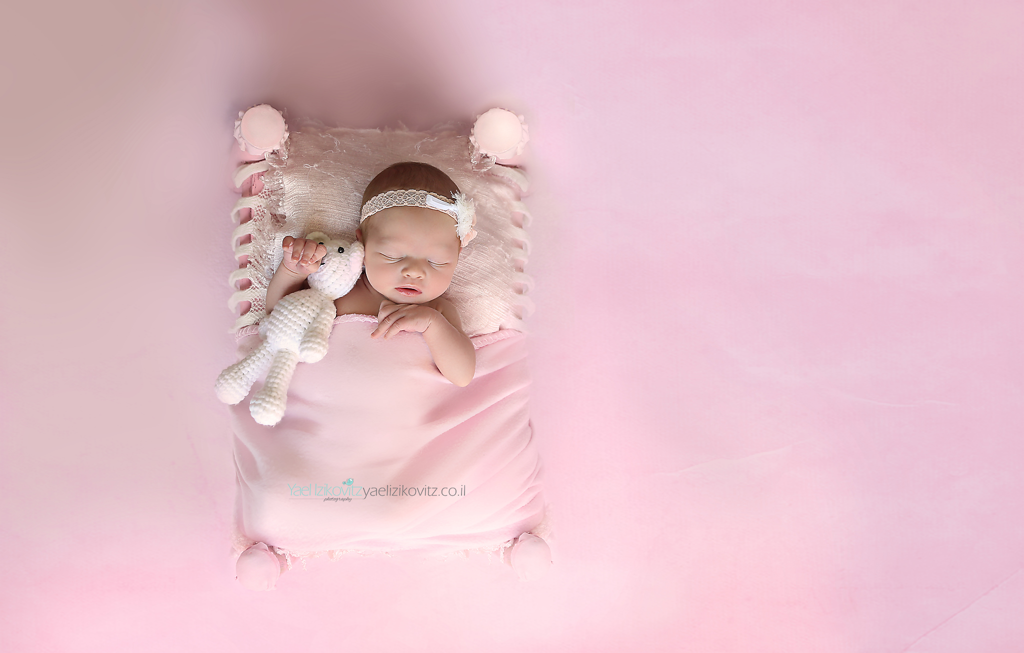 מיטה.jpg מוקטן -.jpg