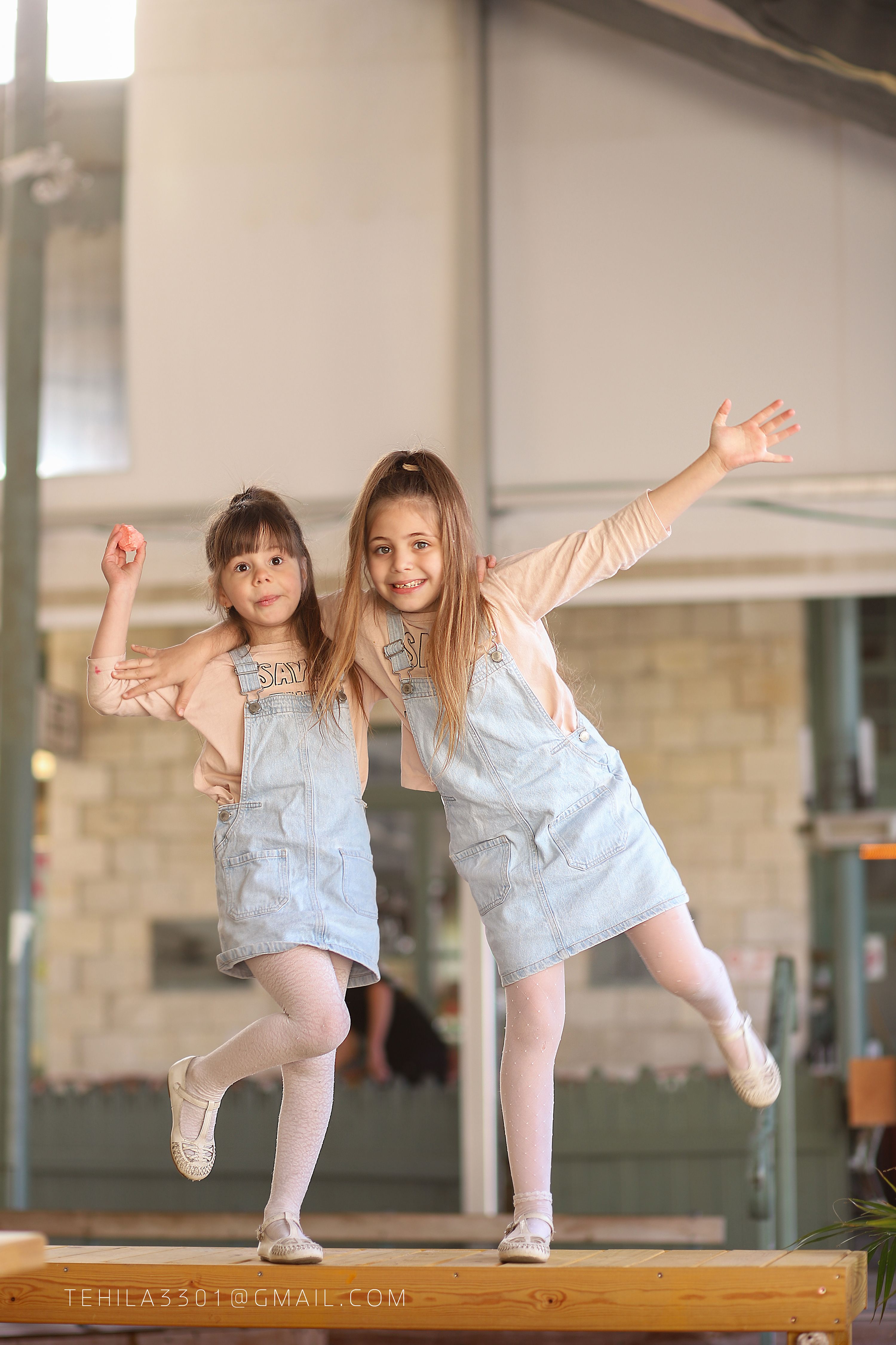 מיכל ואדל רגלמוקטן.jpg