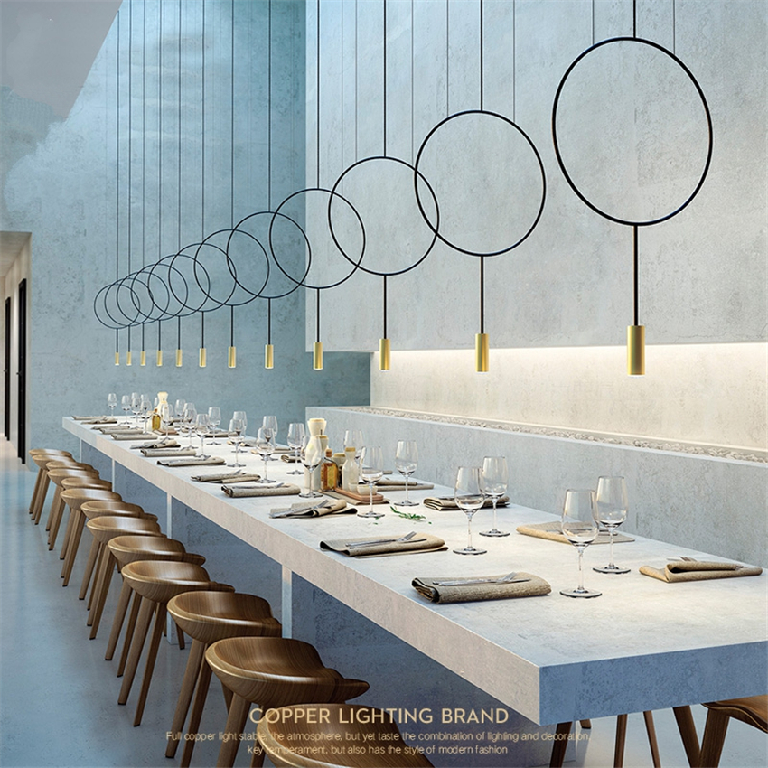 מנורת סלון מהתקרה.jpg