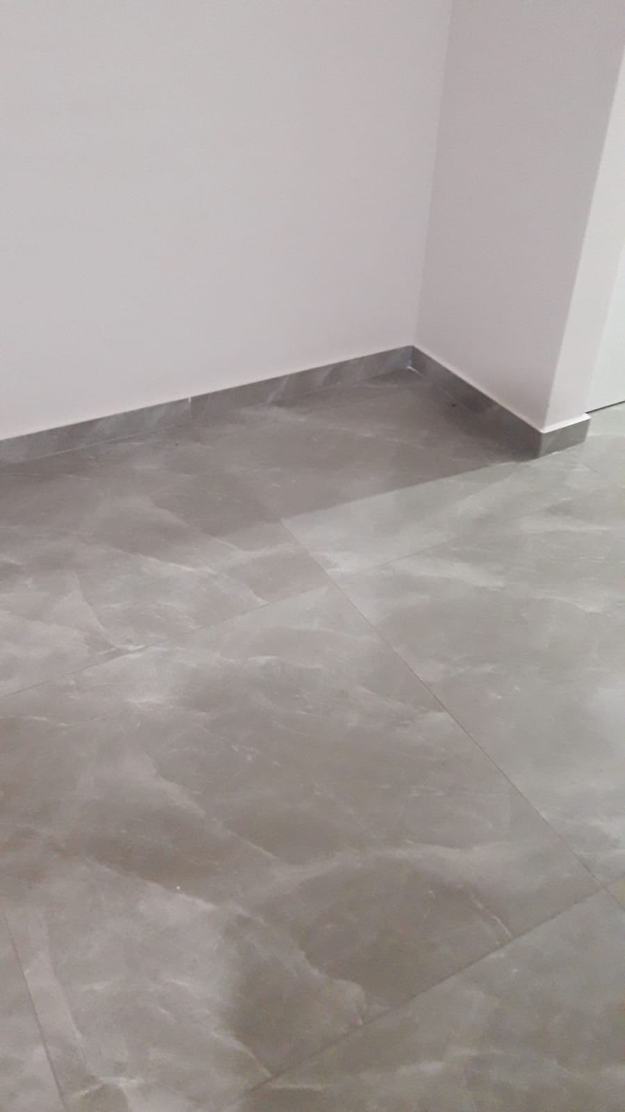 מסדרון סלון.jpeg