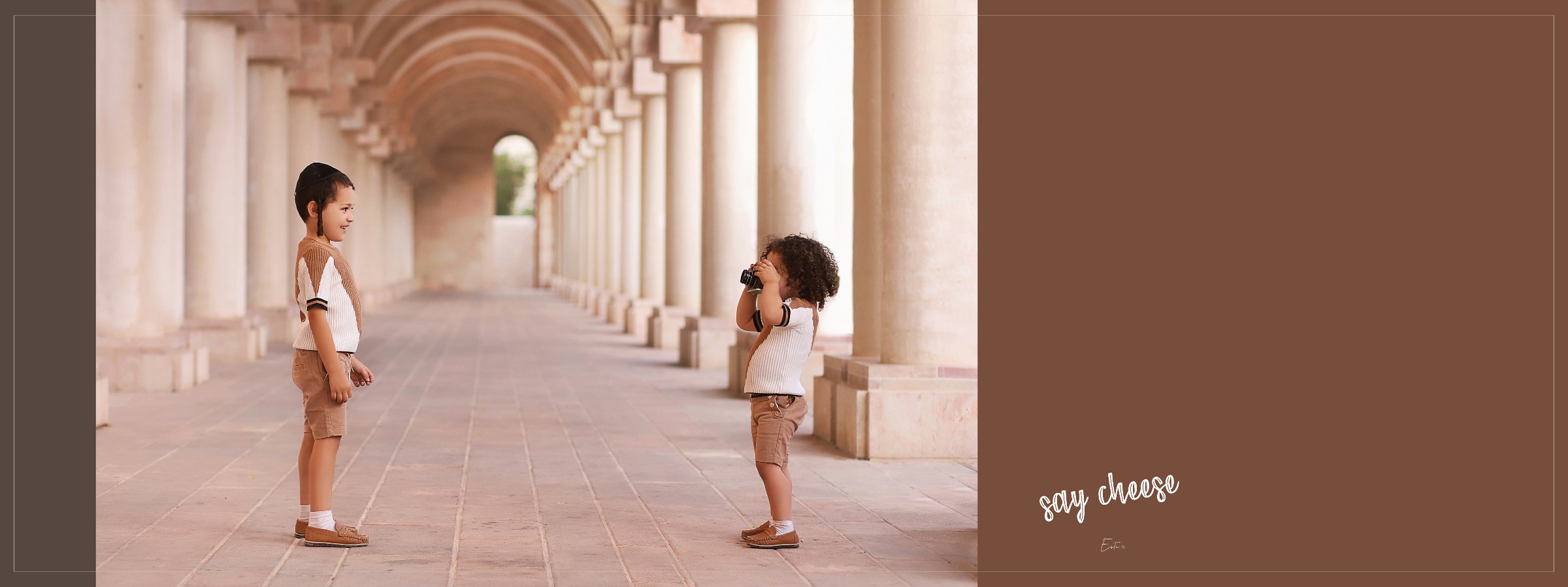 מפעל הפורמטיםעמוד מצלמה שתיהם מ.jpg