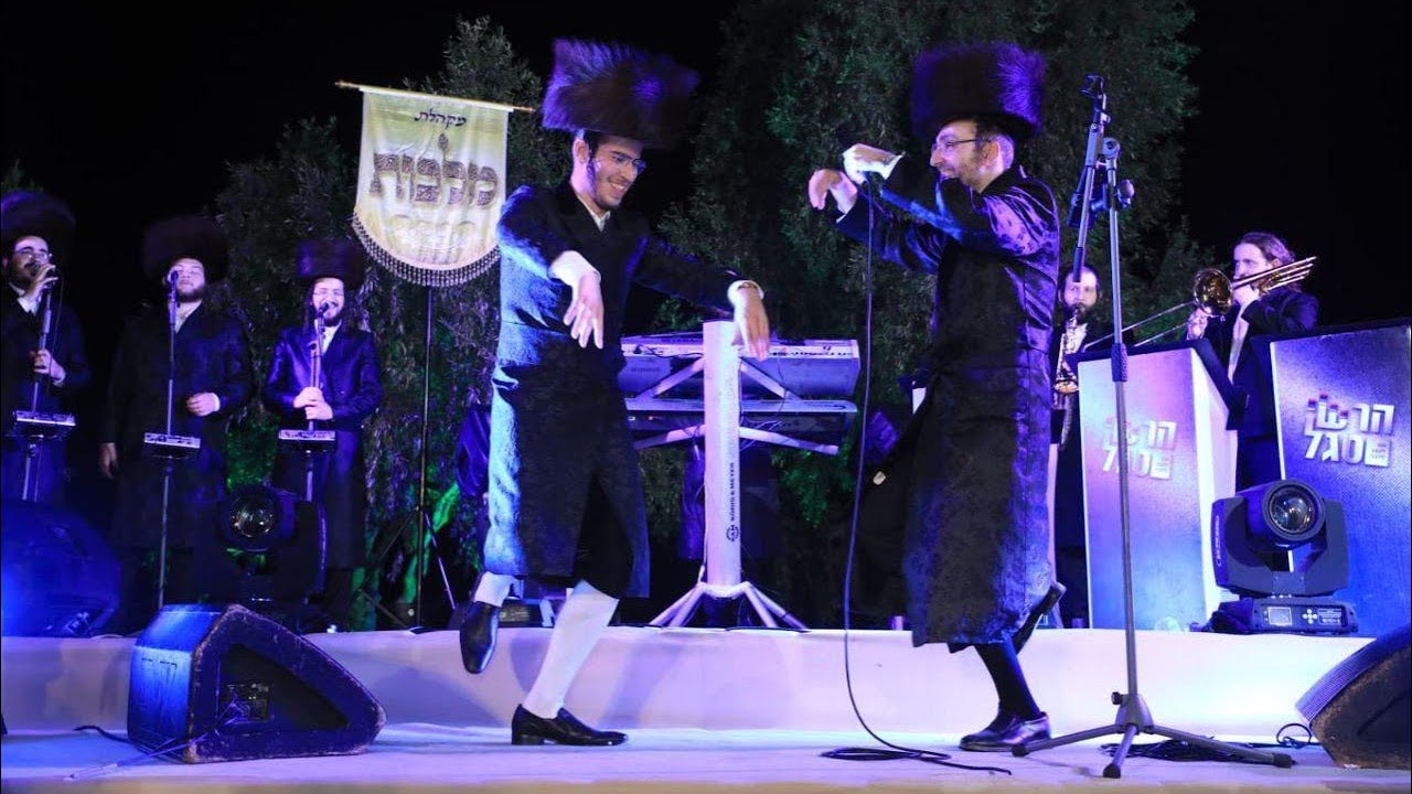 מקהלת מלכות ואהר'לע סאמעט - מחרוזת כל שירי בנצי שטיין.jpg