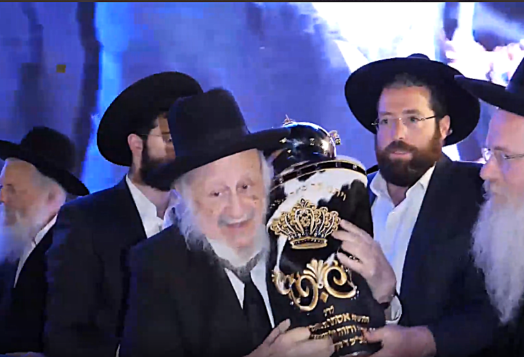 מרן הגרב''ד עם הס''ת.png