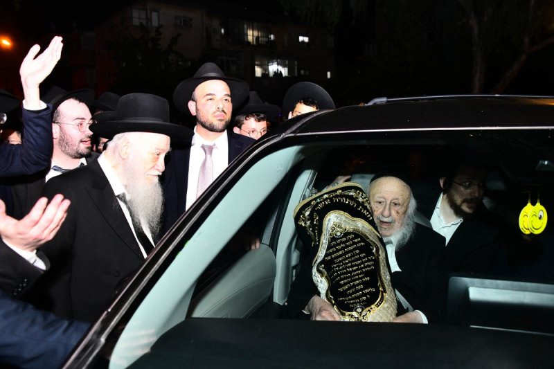 מרן ראש הישיבה הגרב''ד פוברסקי במעמד.jpg