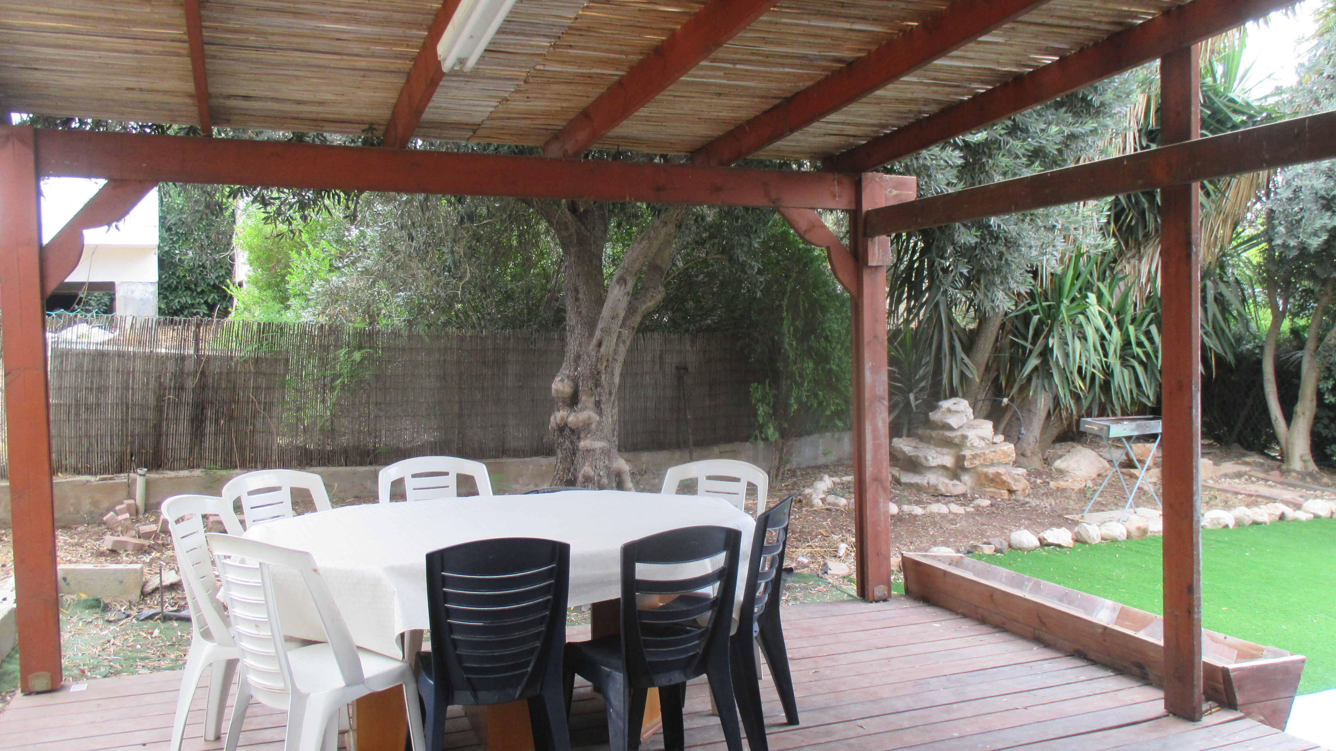 מרפסת אחורי.JPG