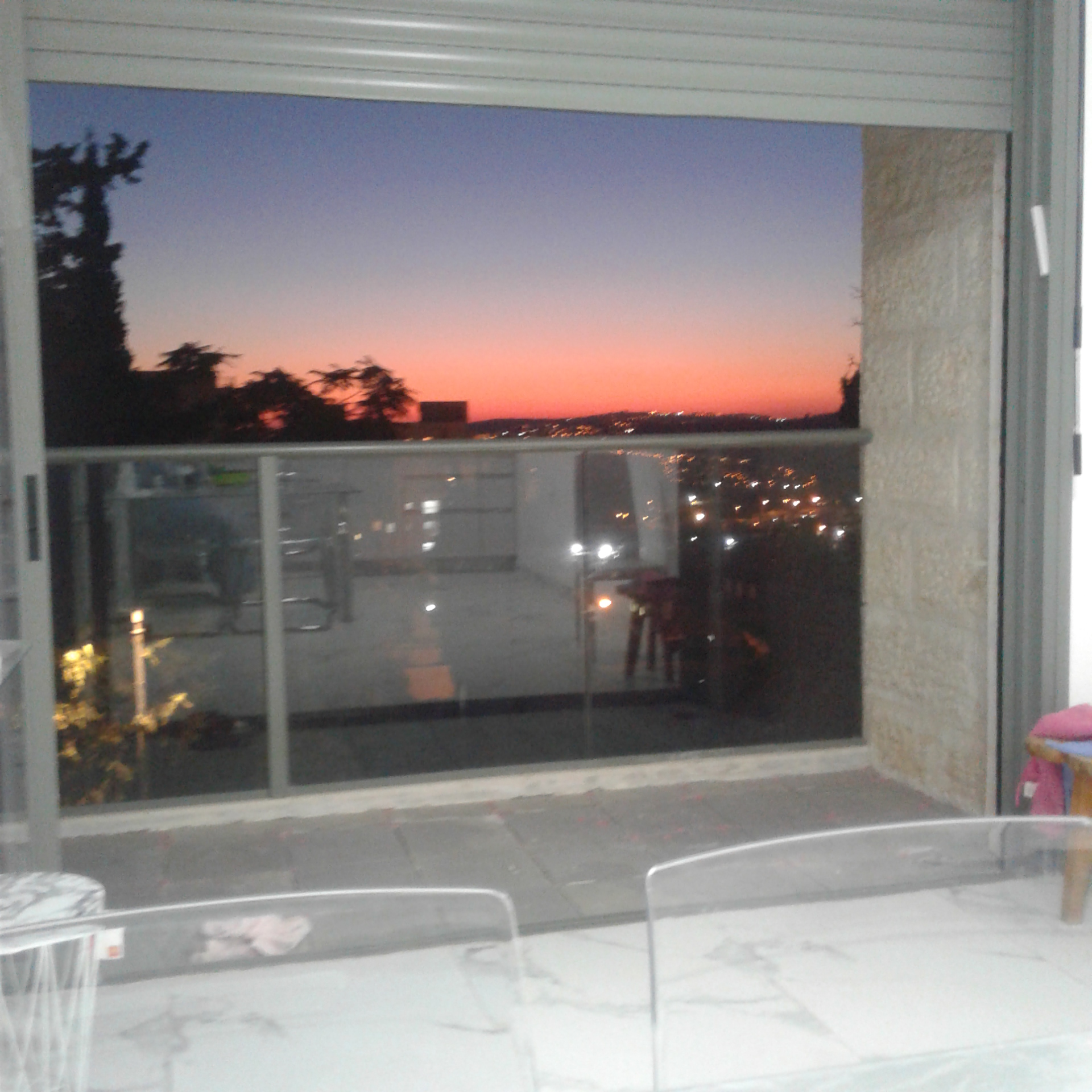 מרפסת לנוף בשקיעה.jpg