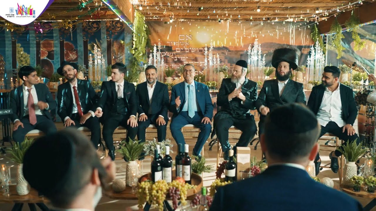 משה לוק, דודי קאליש, משה קליין, שמחה פרידמן, מידד טסה, משה דוד וייסמנדל, נתנאל ישראל - סוכות מ...jpg